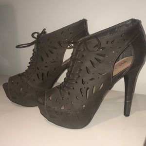 Grey heels 8.5 NEVER WORN!